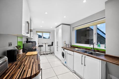 3 bedroom flat for sale, Heathfield Square, London, SW18