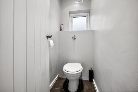 3 bedroom flat for sale, Heathfield Square, London, SW18