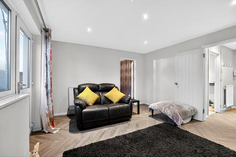 3 bedroom flat for sale, Heathfield Square, London, SW18