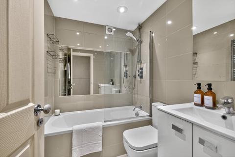 3 bedroom terraced house for sale, Wimbart Road, London, SW2