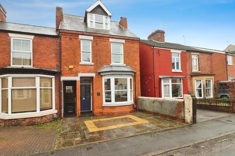 4 bedroom end of terrace house for sale, Cobden Road, Chesterfield, S40