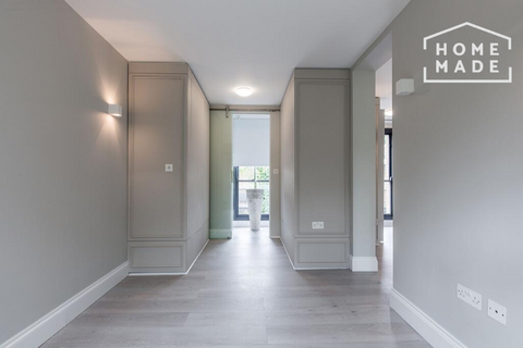 Flat to rent, 97 Russell Road, N13