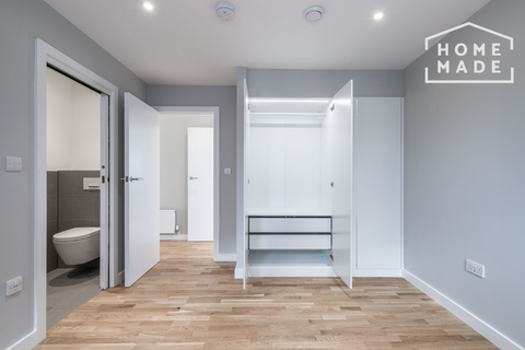 4 bedroom flat to rent, Willesden Lane, NW2