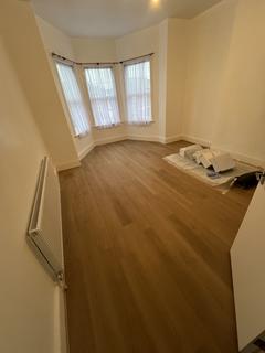 2 bedroom flat to rent, Eastwood Road, Ilford IG3