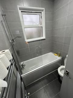 2 bedroom flat to rent, Eastwood Road, Ilford IG3