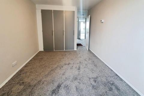 undefined, Pettacre Close, London, SE28