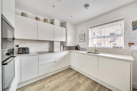 2 bedroom flat for sale, Albright Gardens, Walton-On-Thames, KT12