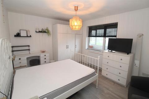 undefined, Tynant, Cardiff CF14