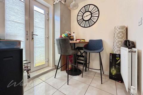 4 bedroom terraced house to rent, Crabapple Road Tonbridge TN9