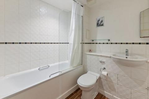 2 bedroom flat to rent, St. Georges Way, London SE15