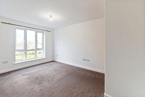 2 bedroom flat to rent, St. Georges Way, London SE15