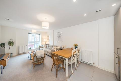 2 bedroom flat to rent, Trevelyan Road, London SW17