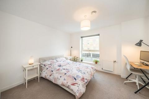 2 bedroom flat to rent, Trevelyan Road, London SW17
