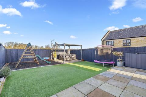 4 bedroom semi-detached house for sale, Norwood Avenue, Menston LS29