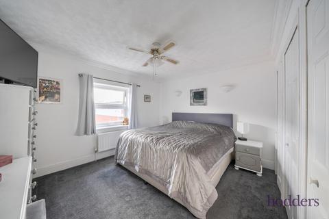 4 bedroom semi-detached house for sale, Wheatash Road, Addlestone, Surrey, KT15