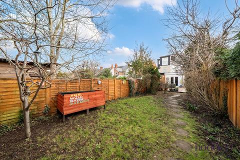 4 bedroom semi-detached house for sale, Wheatash Road, Addlestone, Surrey, KT15