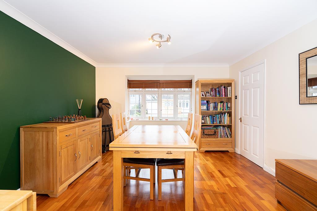 Dining room 2.jpg