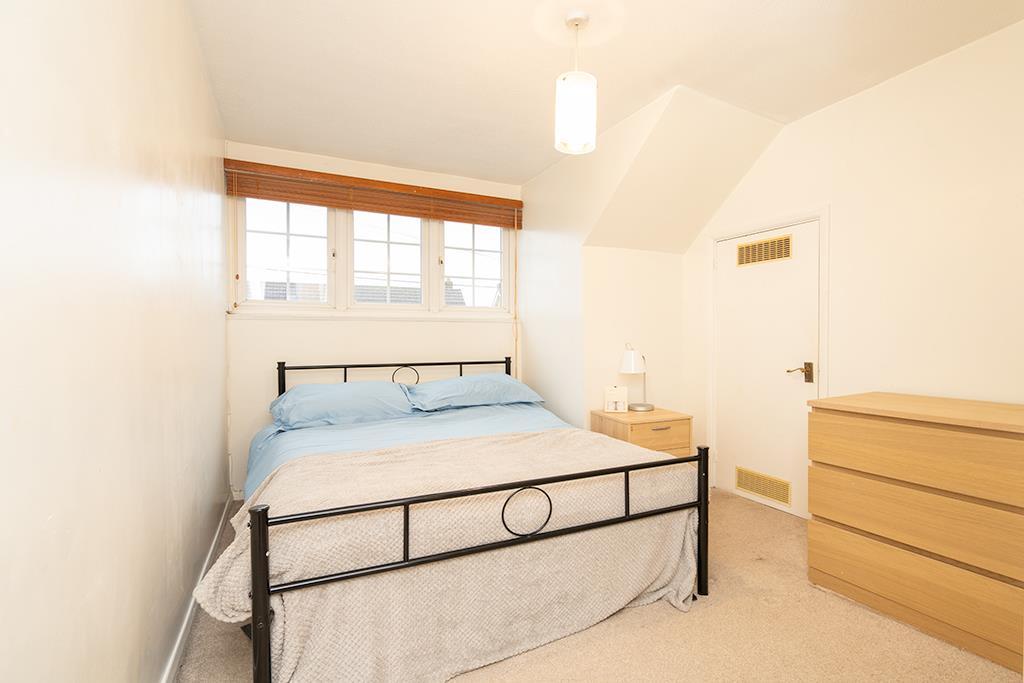 Bedroom 4.jpg