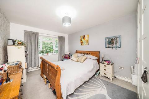 undefined, Hook Road, Surbiton KT6