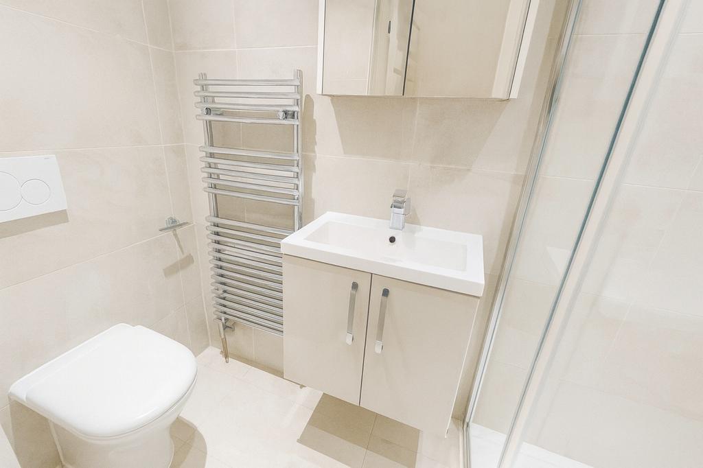 Bright, modern bathroom with a wall-mounted van...