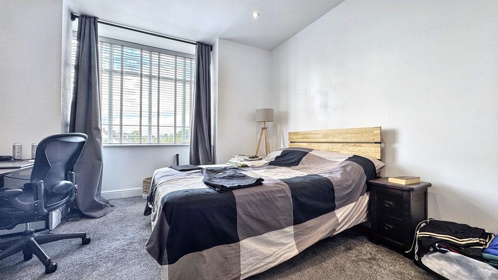 Bright, simply furnished double bedroom with a ...