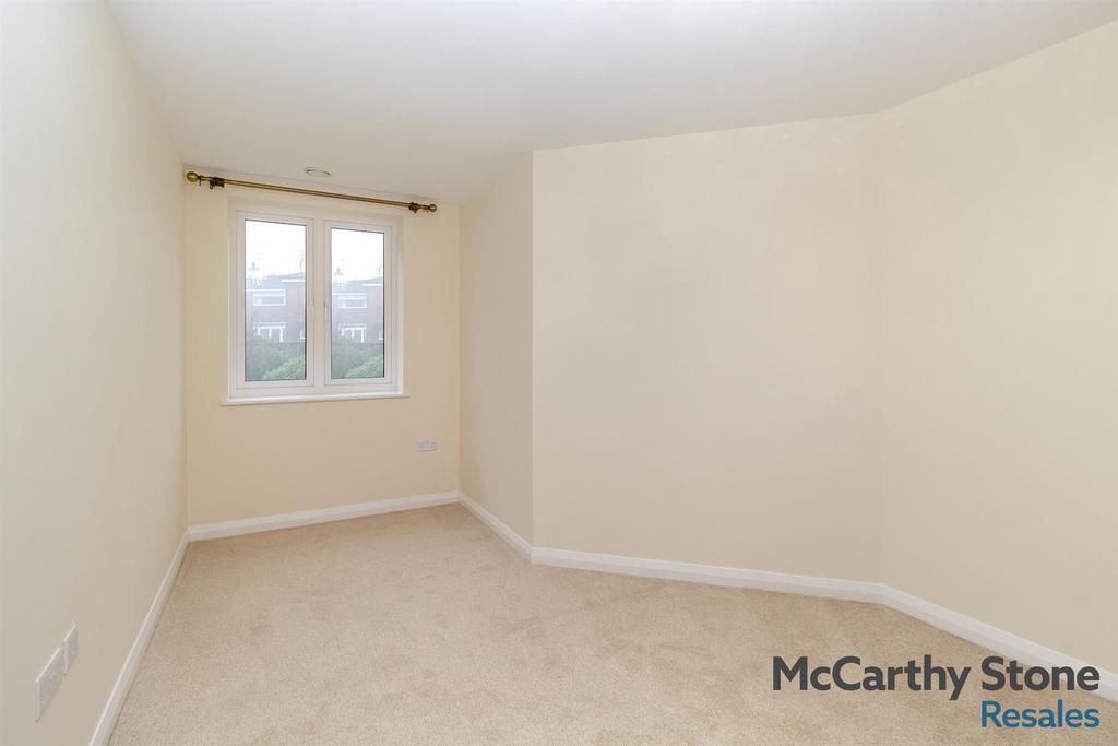 8676267-interior02.jpg