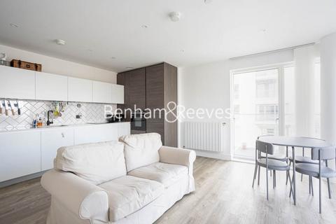 2 bedroom apartment to rent, Pegler Square,  Kidbrooke SE3