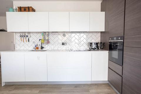 2 bedroom apartment to rent, Pegler Square,  Kidbrooke SE3