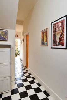 2 bedroom flat for sale, Farren Road, London, SE23 2EA