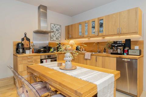 1 bedroom flat to rent, St. Georges Square, London SW1V