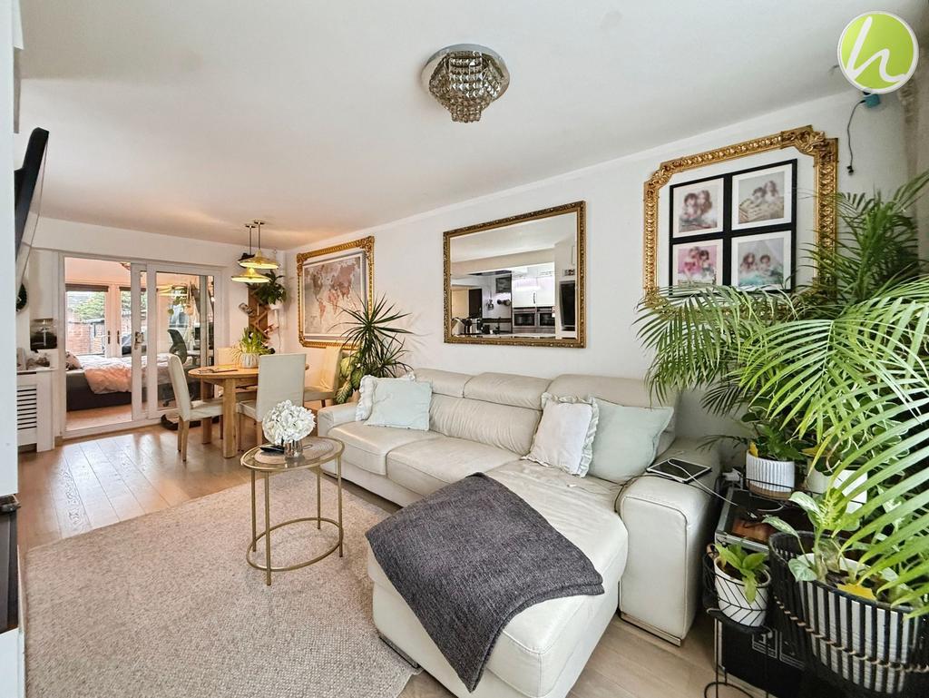 Living Room/ Dining Area
