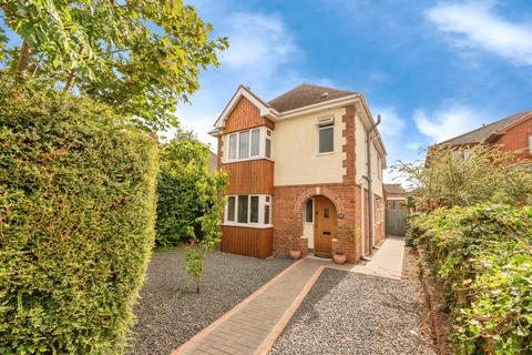 3 bedroom detached house for sale, Henwick Road, Worcester, WR2
