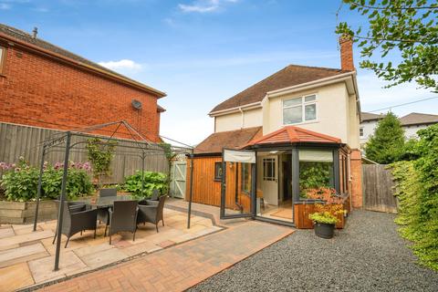 3 bedroom detached house for sale, Henwick Road, Worcester, WR2