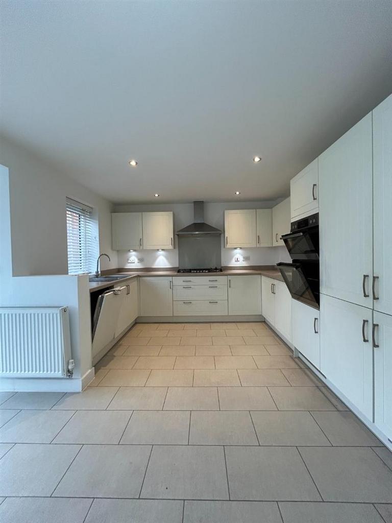 7 - Kitchen.jpeg