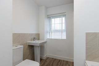 14 - Bathroom - 5 White Iris Place-2.jpg