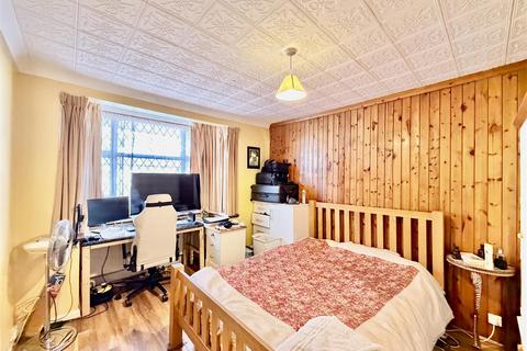 3 bedroom end of terrace house for sale, Penderel Road, Hounslow TW3