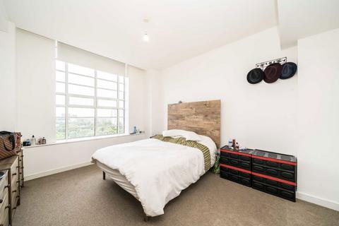 undefined, Great West Road, Brentford TW8