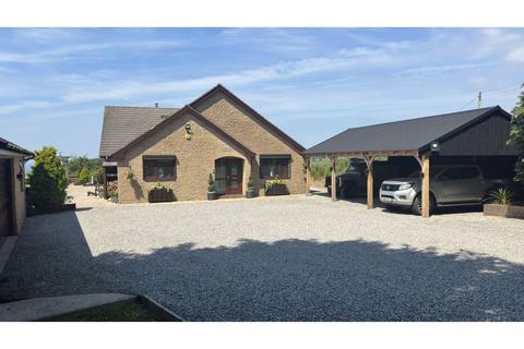 4 bedroom detached house for sale, Rhuallt, St. Asaph, LL17