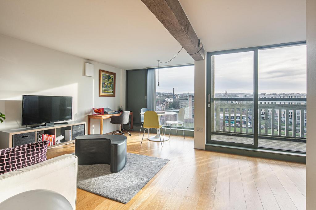 Living/Dining Area