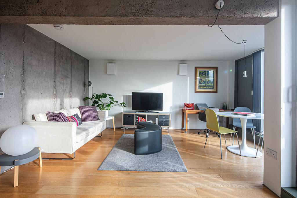 Living/Dining Area