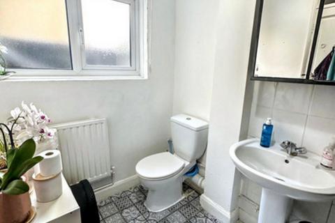 1 bedroom flat for sale, Brooks Avenue, London, E6