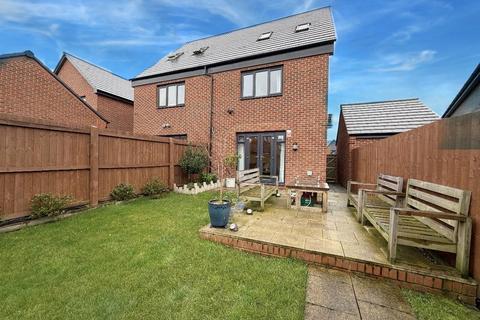 undefined, Weave Close, East Hollinsfield, Middleton, Manchester, M24