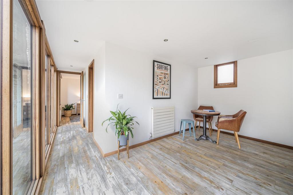 Studio/2nd Living Room