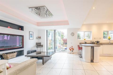 undefined, MOUNT AVENUE, Westcliff-On-Sea