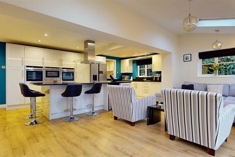4 bedroom detached house for sale, Campania Close., Milton Keynes MK10
