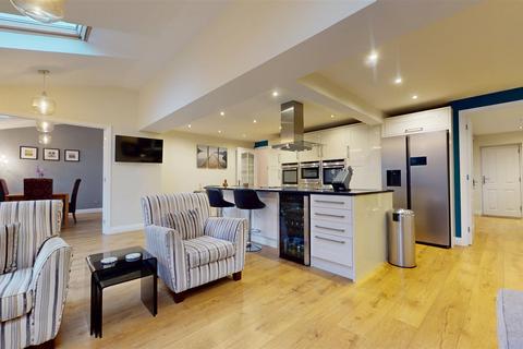 4 bedroom detached house for sale, Campania Close., Milton Keynes MK10