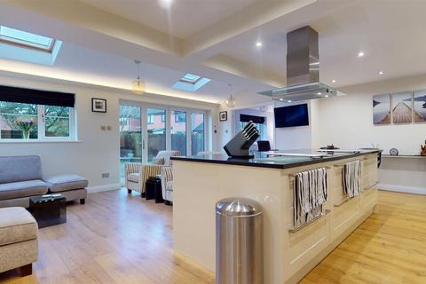 4 bedroom detached house for sale, Campania Close., Milton Keynes MK10