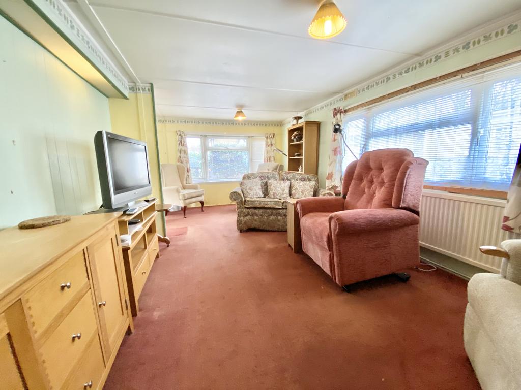 Lounge/Dining Rm