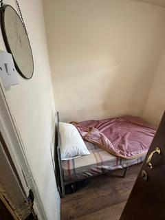 1 bedroom in a house share to rent, Kenwood Road, London N9