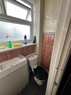 1 bedroom in a house share to rent, Kenwood Road, London N9